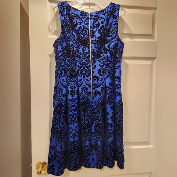 Roz & Ali, Size 12, Blue Black Embellished Velvet Dress - Picture 5 of 8